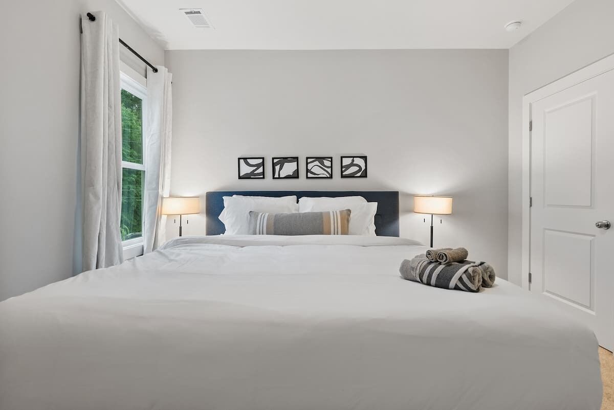 6 habitaciones, tabla de planchar con plancha, cuna de viaje y wifi 