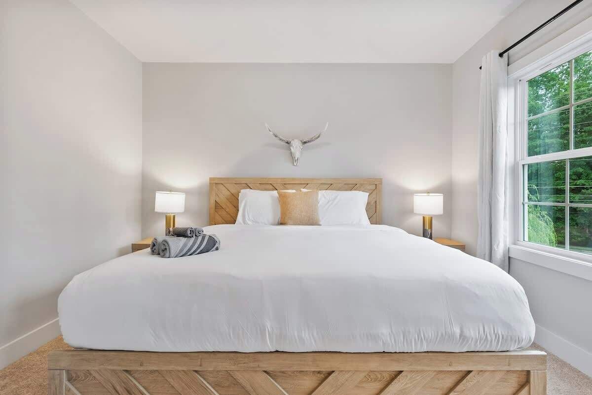 6 makuuhuonetta, silitysrauta/-lauta, vauvan matkasänky, Wi-Fi