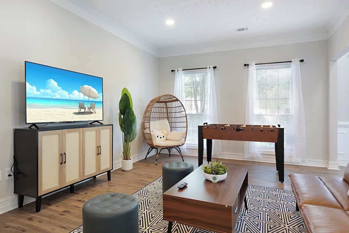 TV, bøker og kontorer