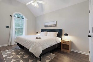 4 habitaciones, tabla de planchar con plancha, cuna de viaje y wifi 