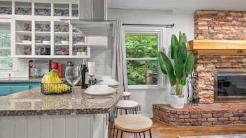 Fridge, stovetop, dishwasher, coffee/tea maker