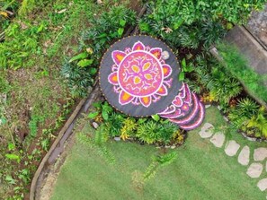 المنطقة المحيطة بالمنشأة