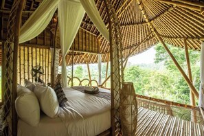 2 bedrooms, internet, bed sheets - Majestic House (Kabupaten Karangasem)