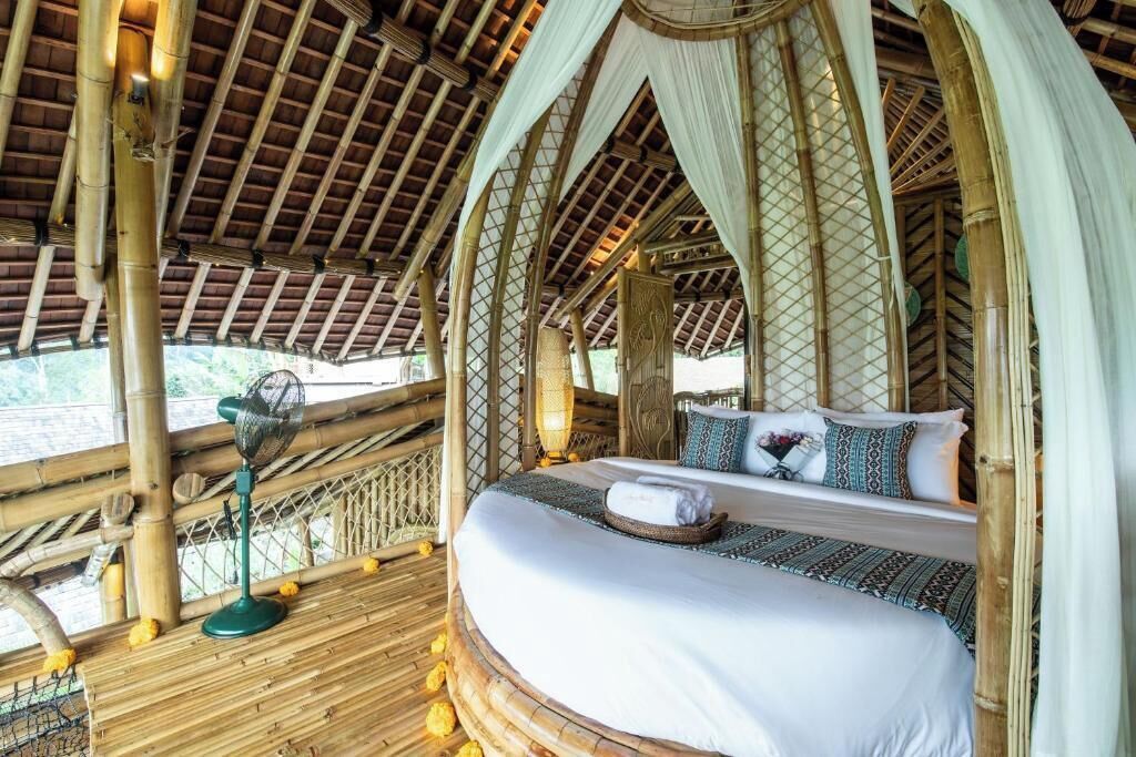 2 bedrooms, internet, bed sheets