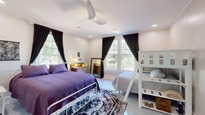 5 Schlafzimmer, Schreibtisch, Bügeleisen/Bügelbrett, kostenloses WLAN