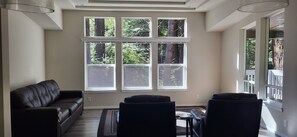 Smart TV - Fieldbrook Cottage in Redwood Forest (McKinleyville)
