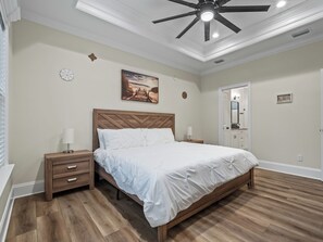 4 bedrooms, iron/ironing board, internet, bed sheets