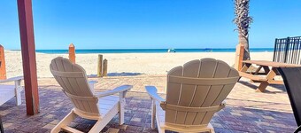 Beachfront 1BR, Steps to Ocean, Dog Friendly. BOOK TODAY!