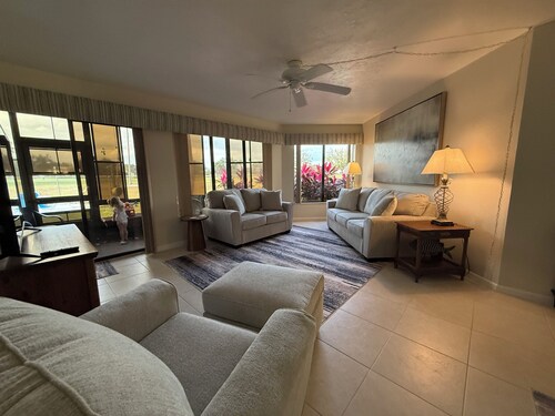 2/2 CONDO IN POPULAR GOLF VILLAGE AT SUN 'N LAKE! Overlooks golf course & pool!