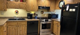 2/2 CONDO IN POPULAR GOLF VILLAGE AT SUN 'N LAKE! Overlooks golf course & pool!