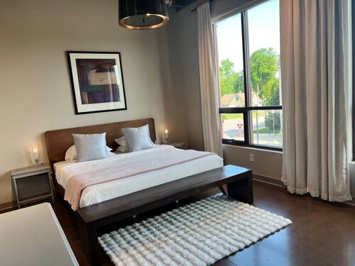 The Quarters | Suite 6