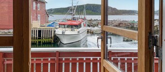 Gorgeous home in Leinøy with house sea view