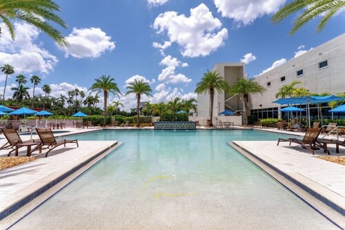 1-bedroom apartment with fitness room and AC in brilliant downtown Fort Myers