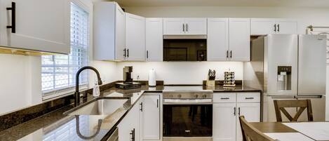 Fridge, microwave, stovetop, dishwasher