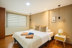 3 bedrooms, iron/ironing board, internet, bed sheets