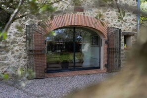 Exterior detail - Ca la Catherine - CERET (CERET)