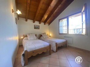 4 makuuhuonetta, ilmainen Wi-Fi