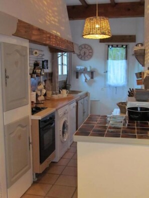 Réfrigérateur, micro-ondes, four, lave-vaisselle