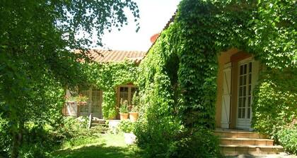 La tour - CASTEIL - GĂźte