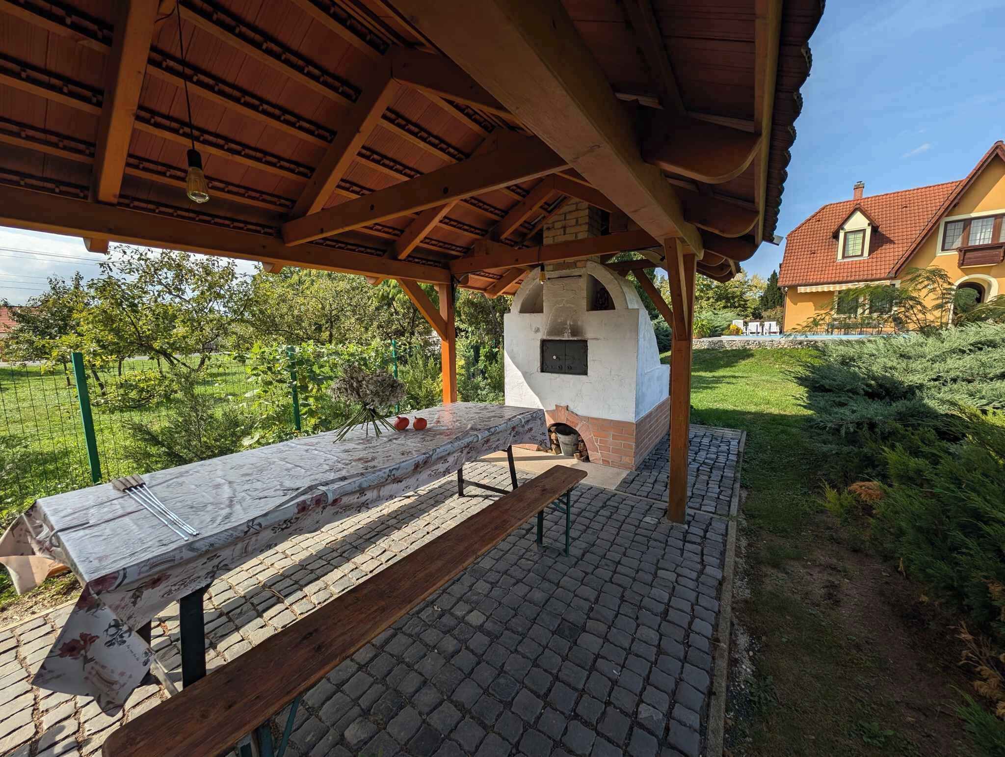 تناول الطعام بالخارج