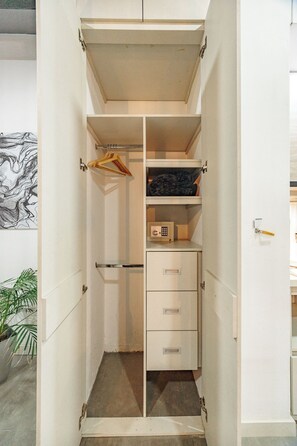 Superior Double Room, Jetted Tub | In-room safe, laptop workspace, iron/ironing board, free WiFi - Hotel One Laureles (Medellín)