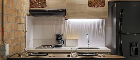 Grand Studio Suite, Hot Tub | Interior detail