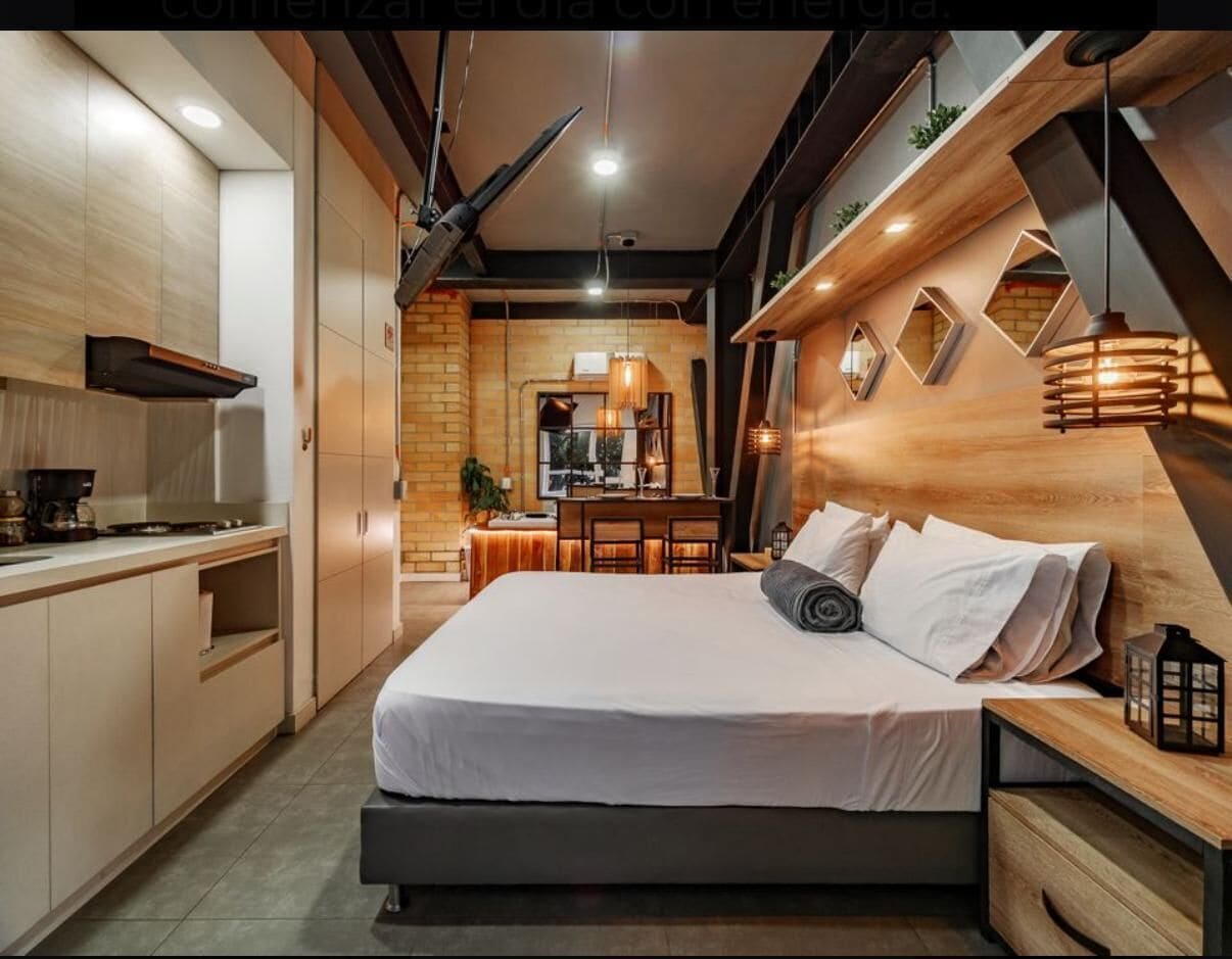 Double Room Deluxe 201 | 客房內保險箱、筆電工作空間、熨斗/熨衣板、免費無線上網