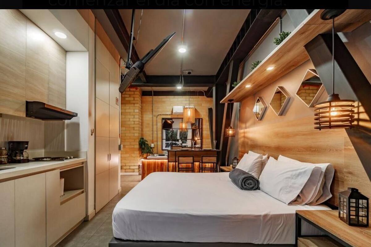 Double Room Deluxe 201 | In-room safe, laptop workspace, iron/ironing board, free WiFi