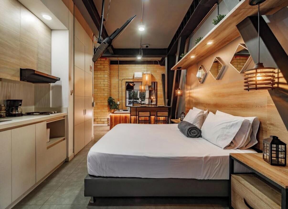 Quarto casal superior, banheira de imersão | Cofres nos quartos, espaço de trabalho para notebook