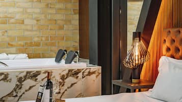 Deluxe Double Room | In-room safe, laptop workspace, iron/ironing board, free WiFi