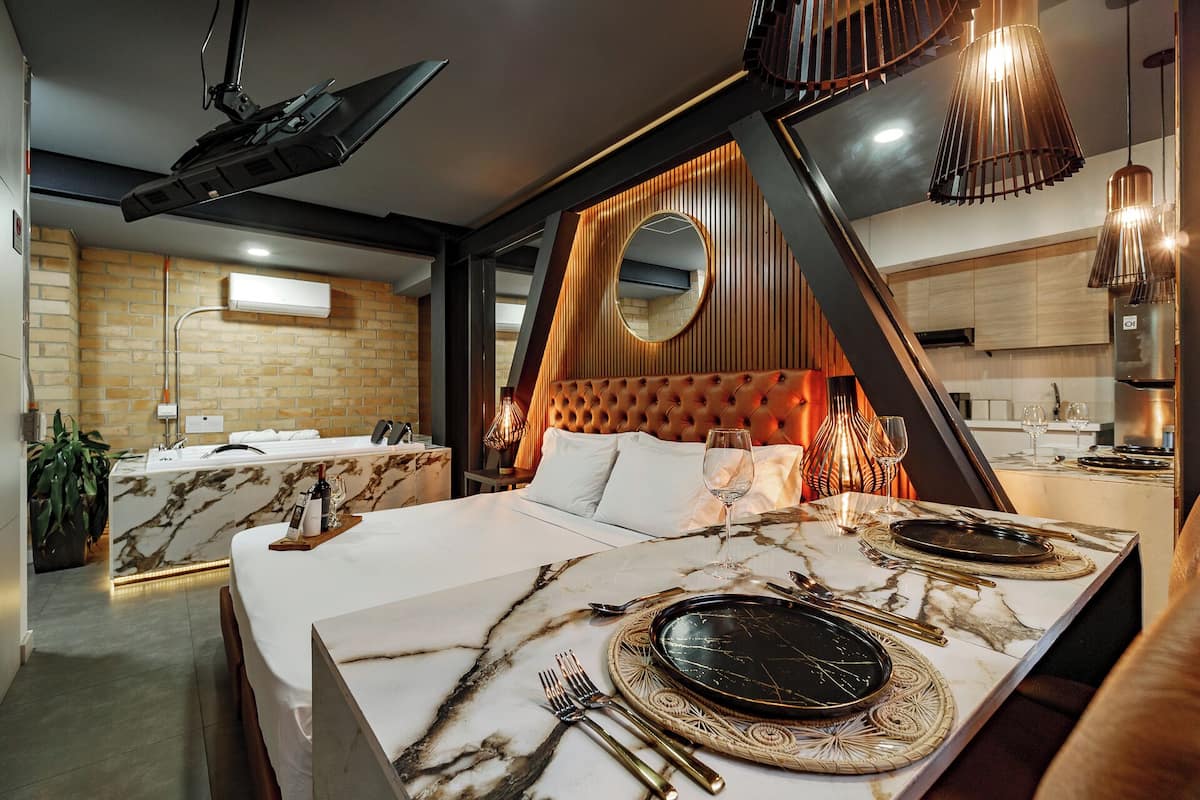 Deluxe Double Room | In-room safe, laptop workspace, iron/ironing board, free WiFi