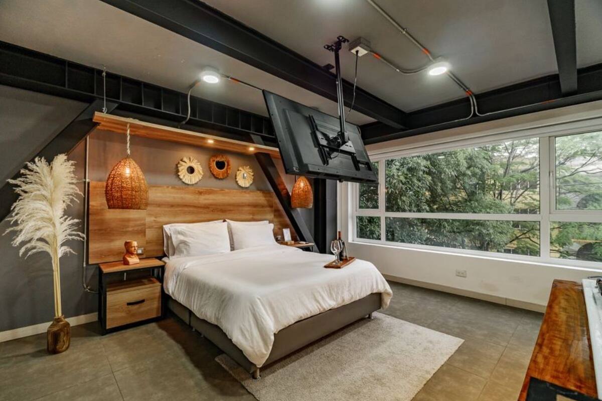 Double Room Deluxe 404 | In-room safe, laptop workspace, iron/ironing board, free WiFi