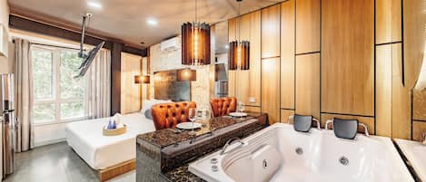 ห้องดับเบิล, อ่างน้ำร้อน | ตู้นิรภัยในห้องพัก, พื้นที่ทำงานแบบใช้แล็ปท็อป, เตารีด/โต๊ะรีดผ้า