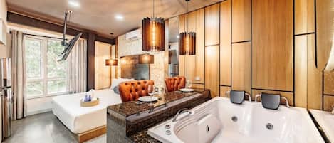 Double Room Deluxe 402 | In-room safe, laptop workspace, iron/ironing board, free WiFi