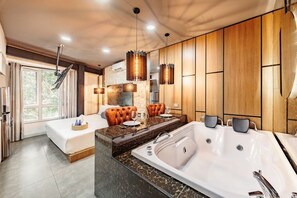 Double Room Deluxe 402 | 客房內保險箱、筆電工作空間、熨斗/熨衣板、免費無線上網