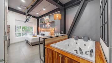 Double Room Deluxe 203 | In-room safe, laptop workspace, iron/ironing board, free WiFi