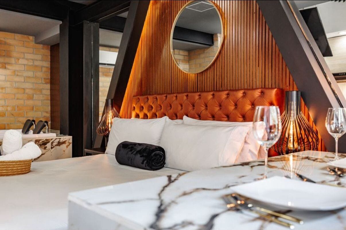 Double Room Deluxe 401 | 客房內保險箱、筆電工作空間、熨斗/熨衣板、免費無線上網