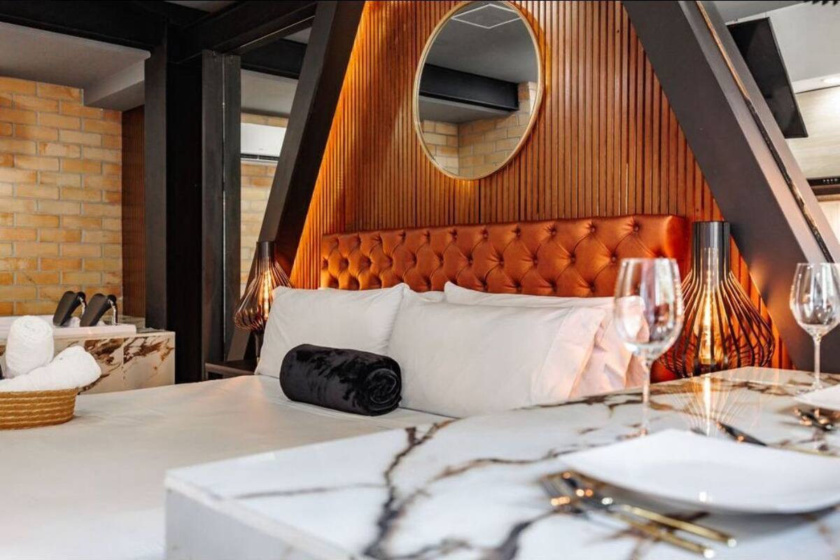 Double Room Deluxe 401 | In-room safe, laptop workspace, iron/ironing board, free WiFi