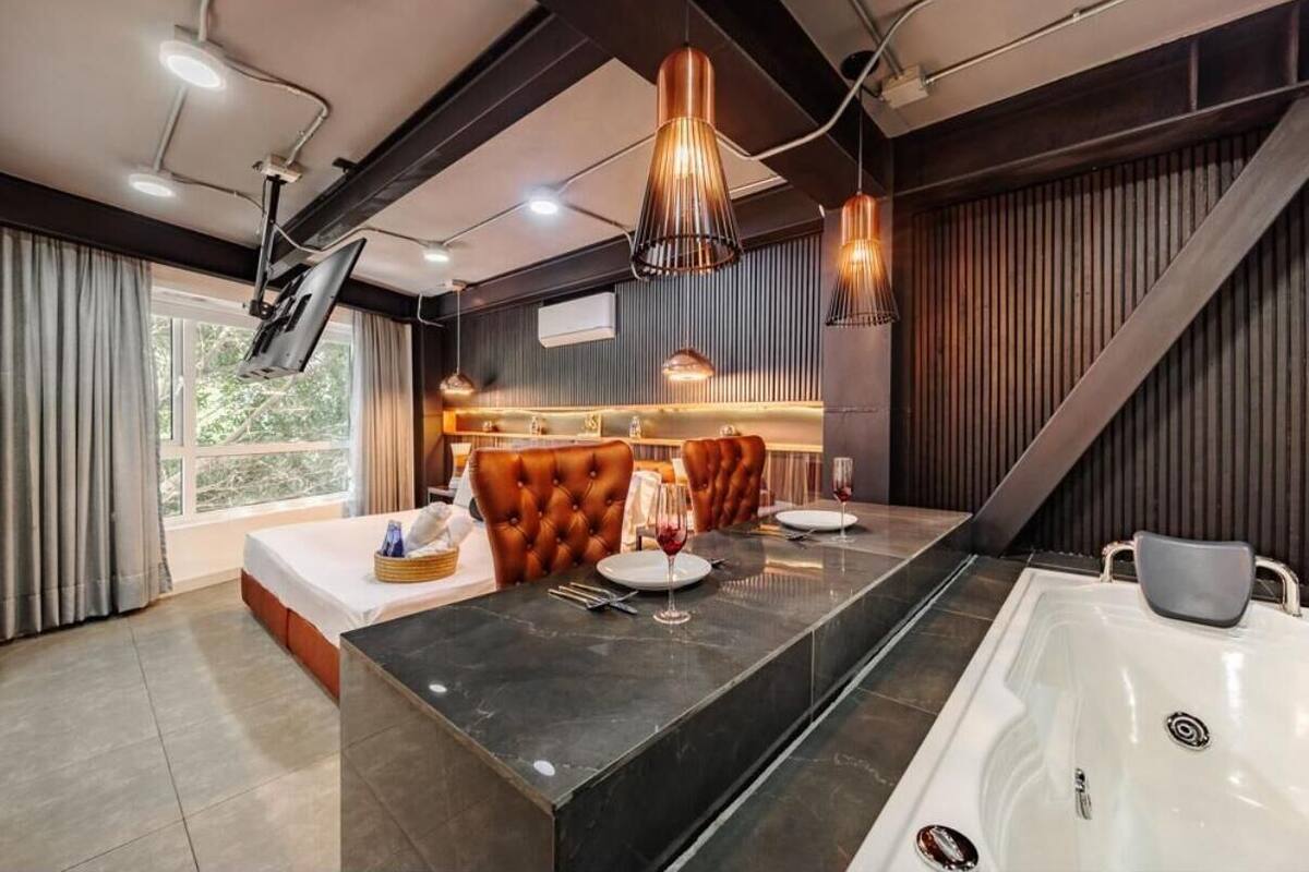 Double Room Deluxe 303 | In-room safe, laptop workspace, iron/ironing board, free WiFi