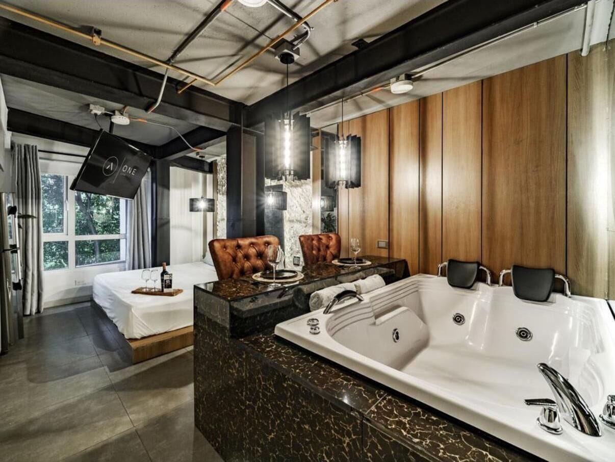 Double Room Deluxe 302 | 客房內保險箱、筆電工作空間、熨斗/熨衣板、免費無線上網