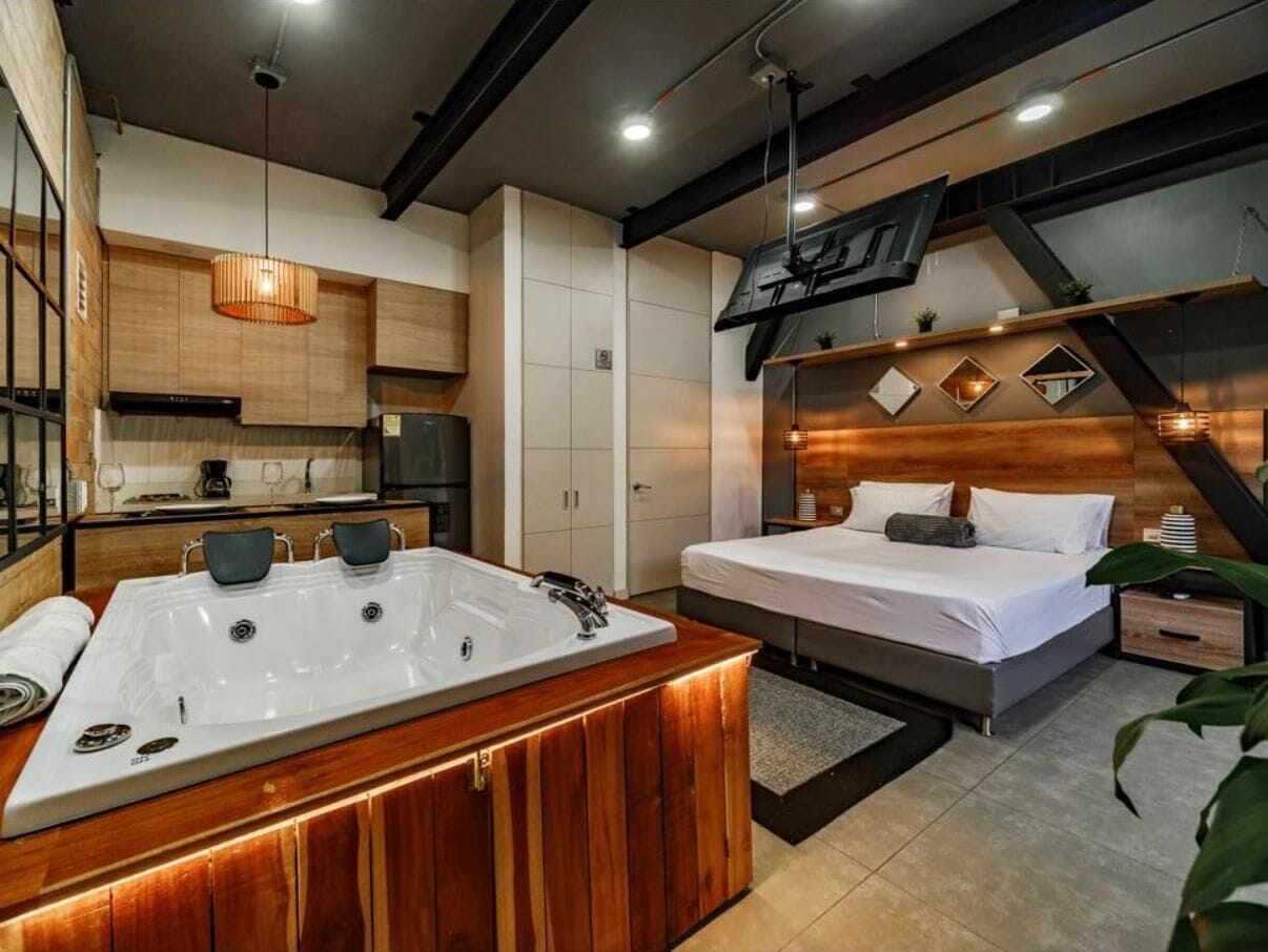 Double Room Deluxe 204 | 客房內保險箱、筆電工作空間、熨斗/熨衣板、免費無線上網