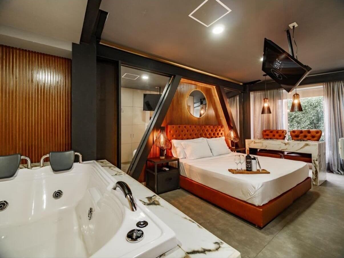 Double Room Deluxe 301 | 客房內保險箱、筆電工作空間、熨斗/熨衣板、免費無線上網