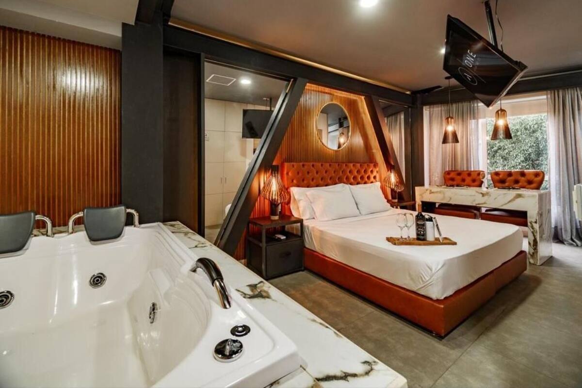 Double Room Deluxe 301 | In-room safe, laptop workspace, iron/ironing board, free WiFi