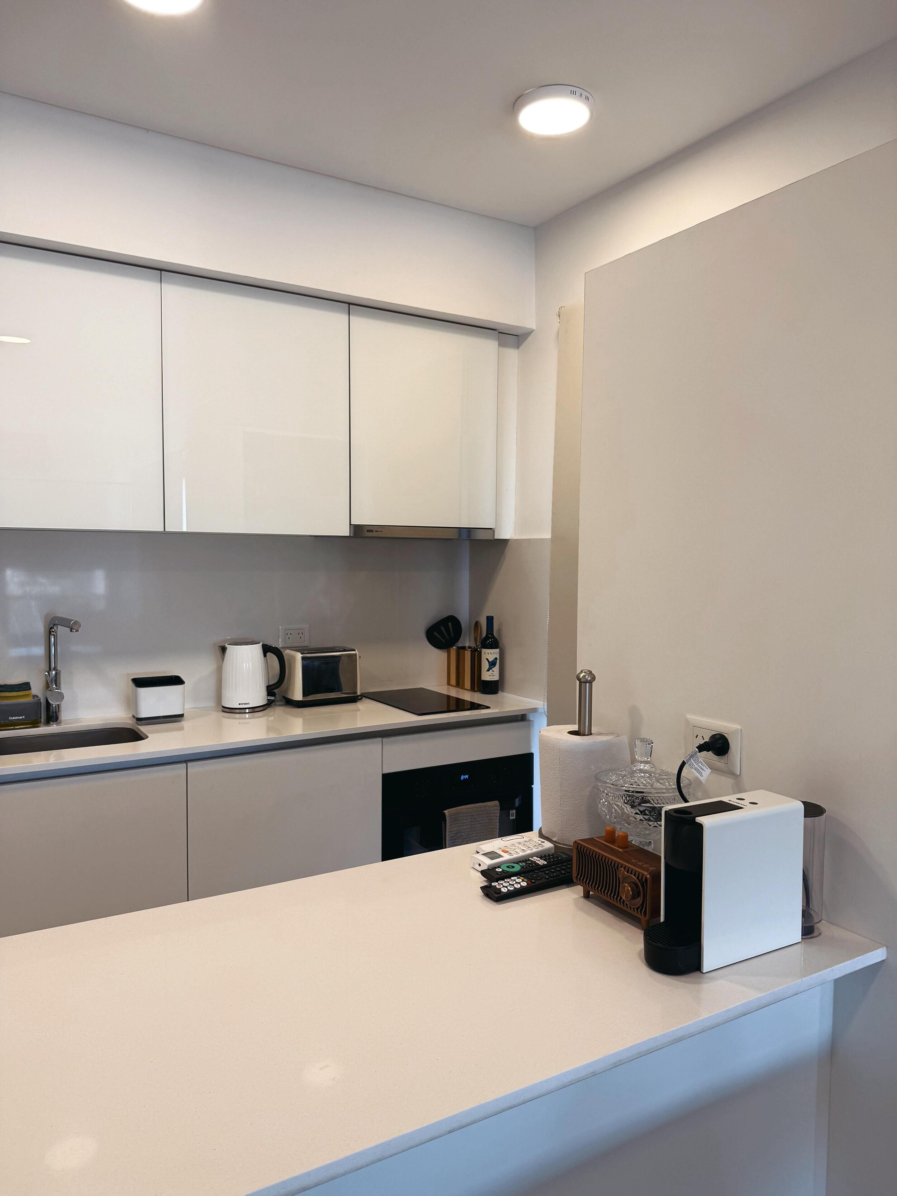 Microondas, horno, placa de cocina