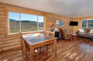 Interior - 5 Bedroom Log Cabin with Beautiful Mountain Views - Nearby Resorts (Silverthorne)