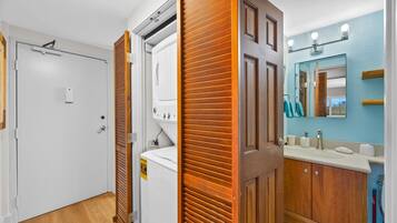 Dutxa, assecador de cabells i tovalloles