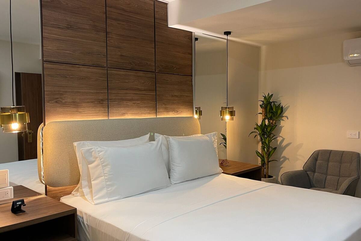 Superior Double Room 104 | Caja de seguridad en la habitación y tabla de planchar con plancha