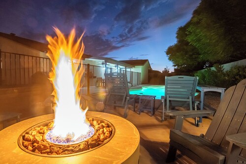 Chic 4-Bed Postmodern: Arizona Getaway for your family/group