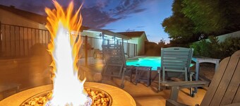 Chic 4-Bed Postmodern: Arizona Getaway for your family/group