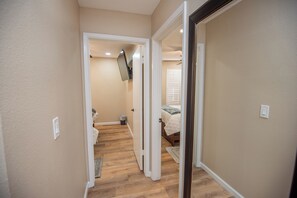4 bedrooms, desk, iron/ironing board, free WiFi